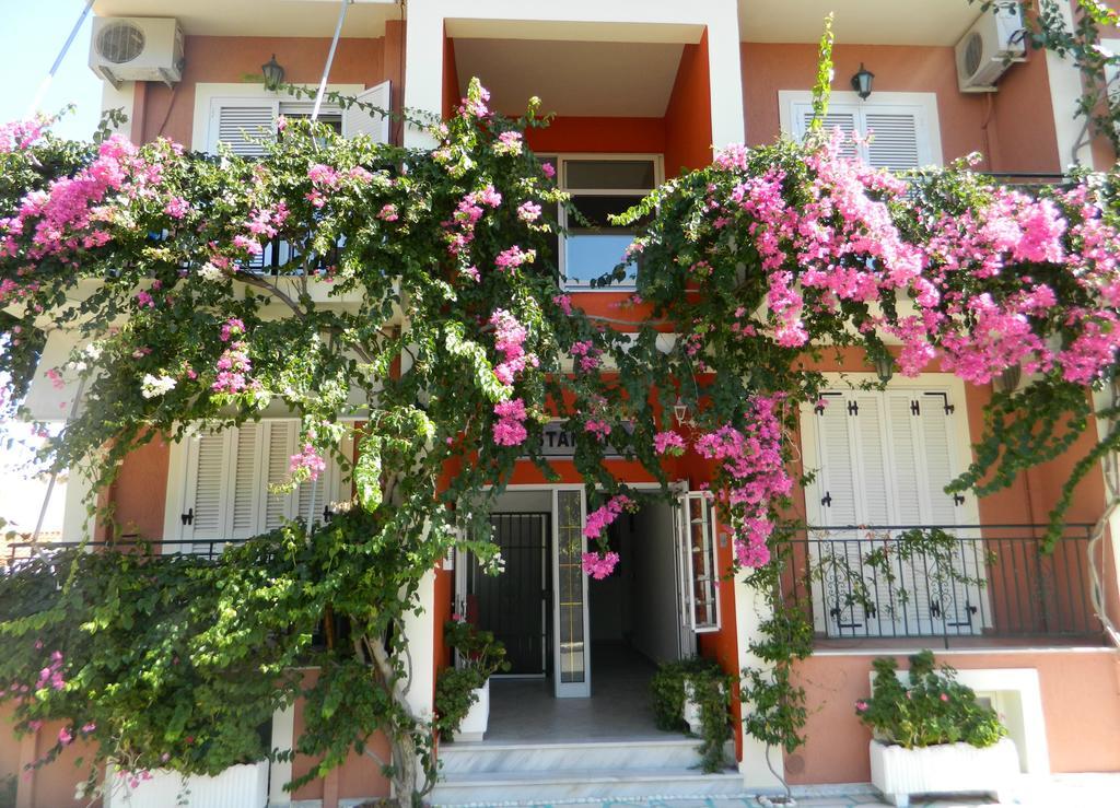 Konstantinos Apartments Agia Efimia Luaran gambar