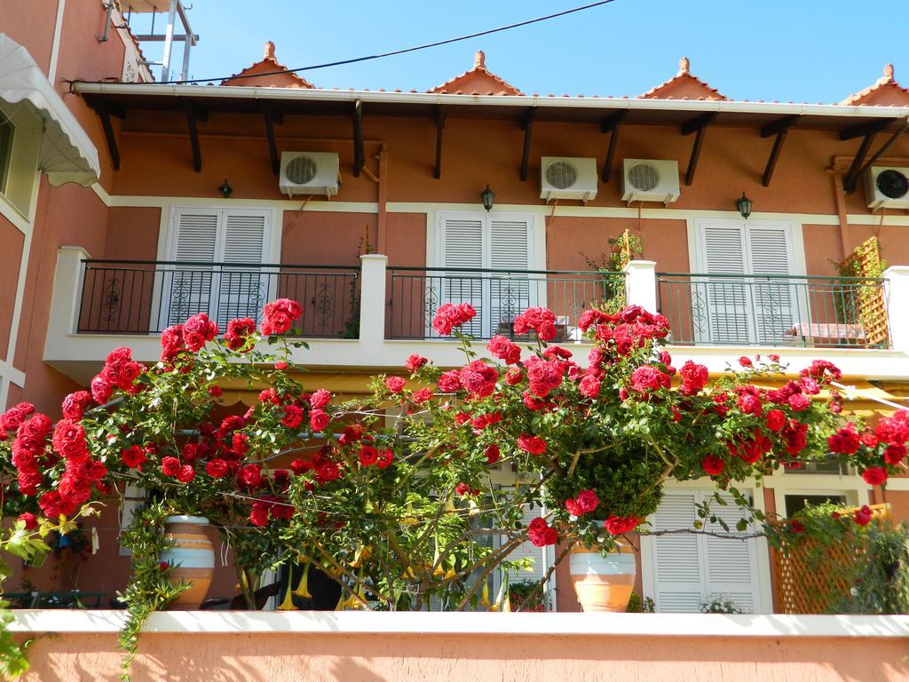 Konstantinos Apartments Agia Efimia Luaran gambar