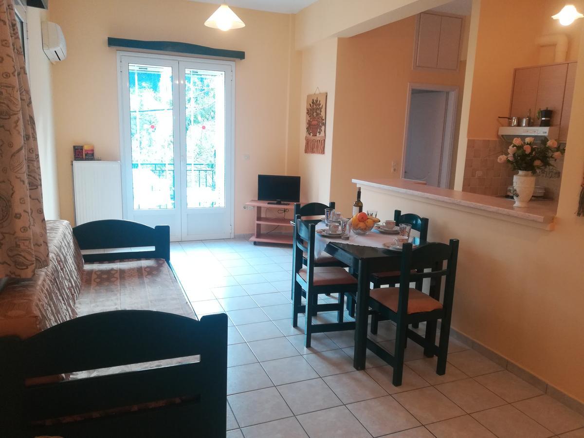 Konstantinos Apartments Agia Efimia Luaran gambar