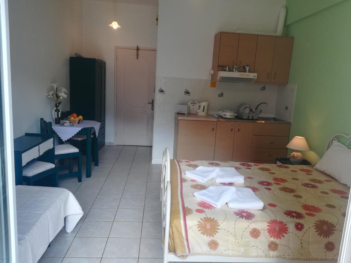 Konstantinos Apartments Agia Efimia Luaran gambar