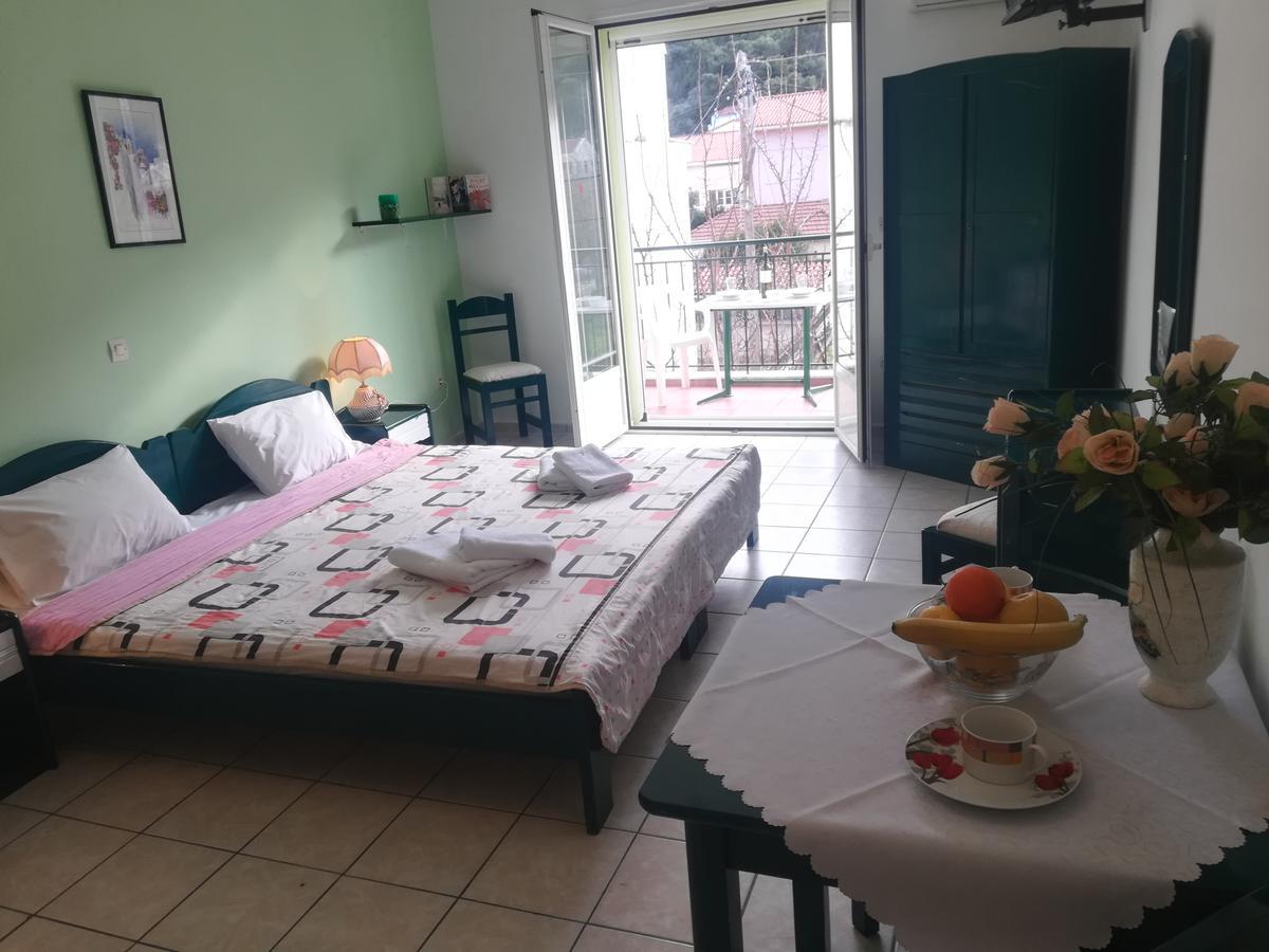 Konstantinos Apartments Agia Efimia Luaran gambar