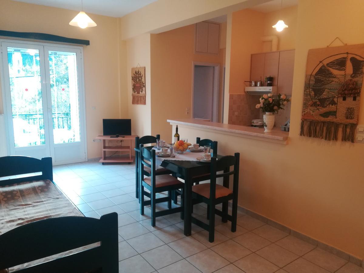 Konstantinos Apartments Agia Efimia Luaran gambar