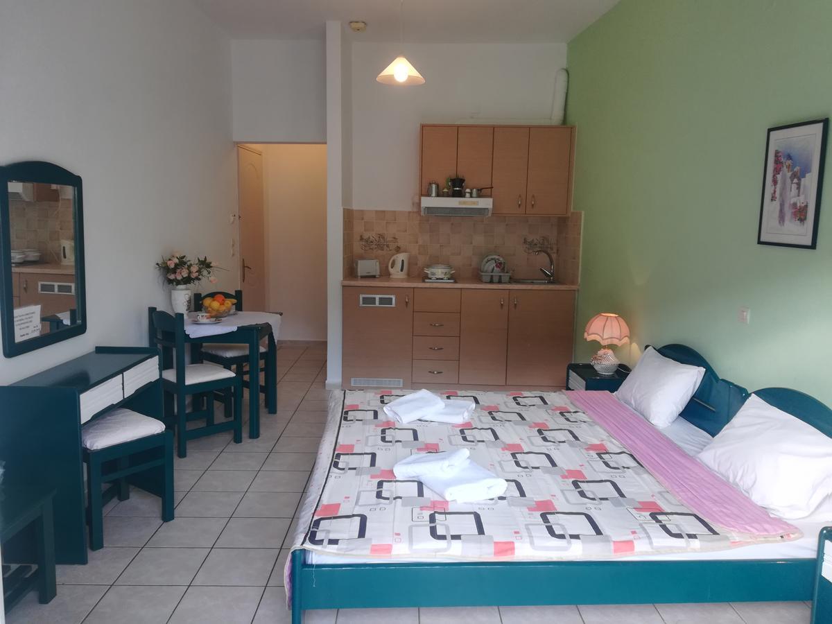 Konstantinos Apartments Agia Efimia Luaran gambar