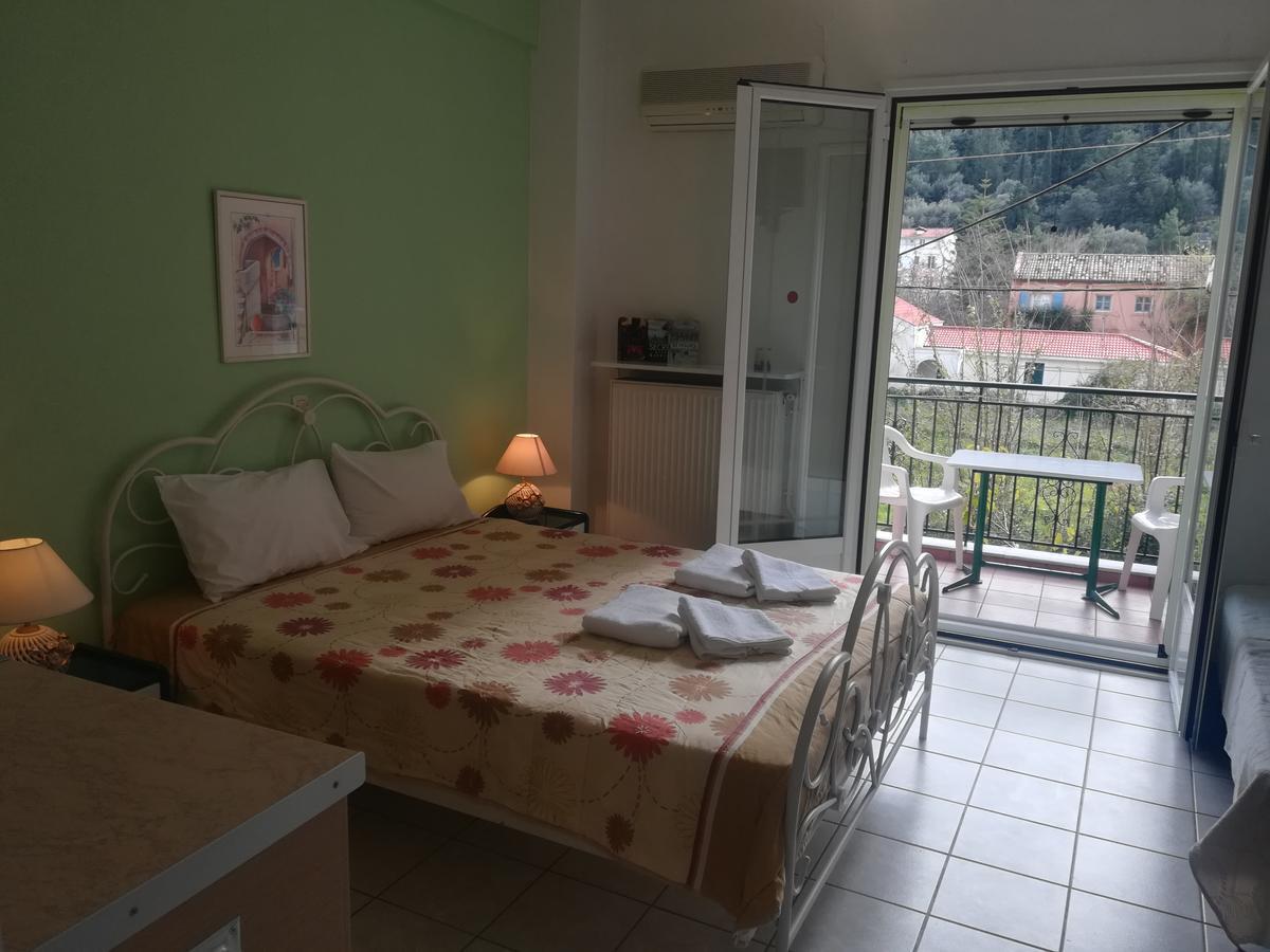 Konstantinos Apartments Agia Efimia Luaran gambar