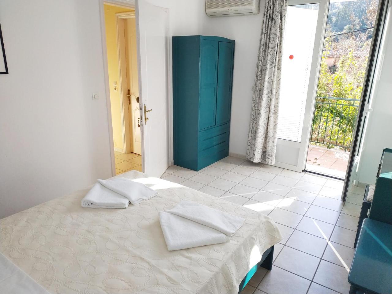 Konstantinos Apartments Agia Efimia Luaran gambar